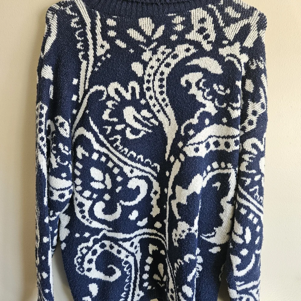 St. John Navy and White Turtleneck Sweater PXL